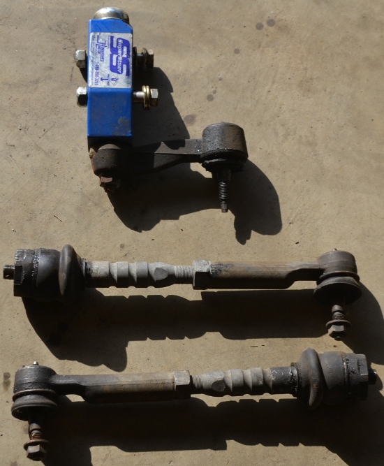 FS chevy 2500hd super steer idler box and fabtech tie rods Pirate 4x4